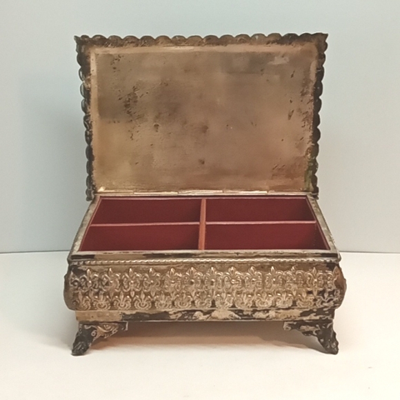 Vintage metal jewelry box with wood compartments. - Picture 4 of 8